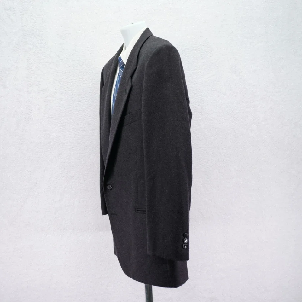 Giorgio Armani‎ Mani Italy Flannel Wool Blazer Gray 42R Tagged 44R 2 Button